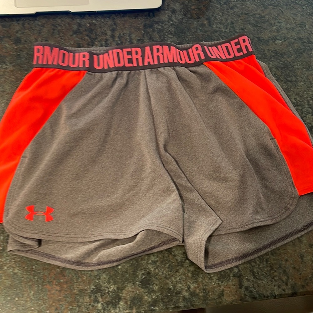 Heat gear by Under Armour. Size small with pockets